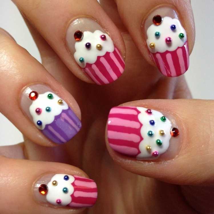 Чёрные ногти с пандой