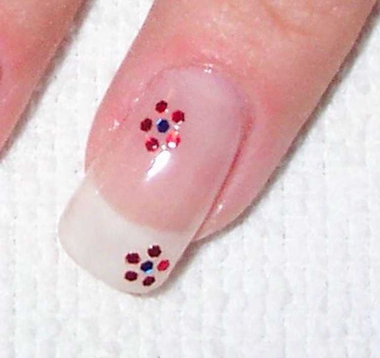 Простой рисунок на ногтях для ребенка