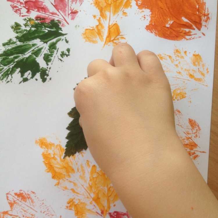 Отпечатки листьями