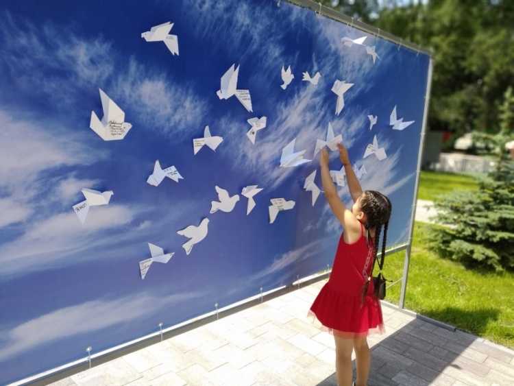 Рисунок под мирным небом