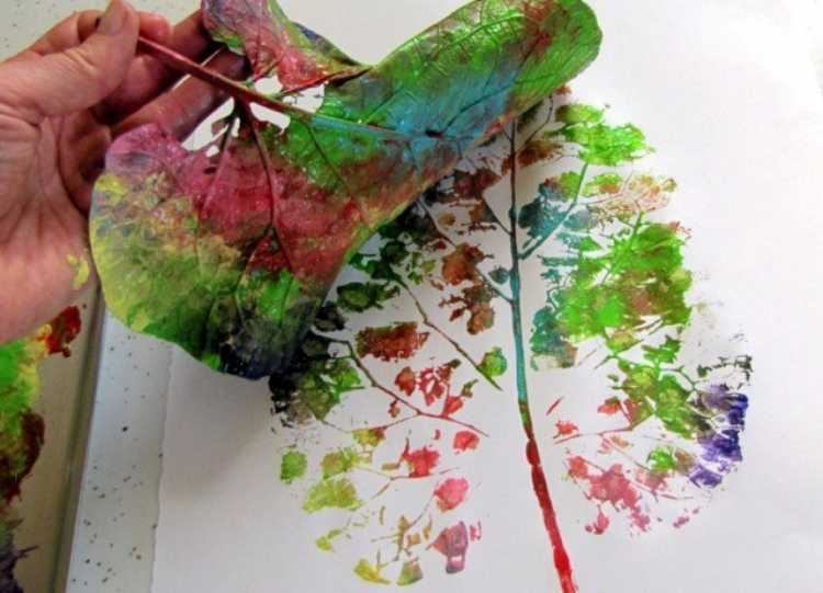 Штампинг рисование сухими листьями