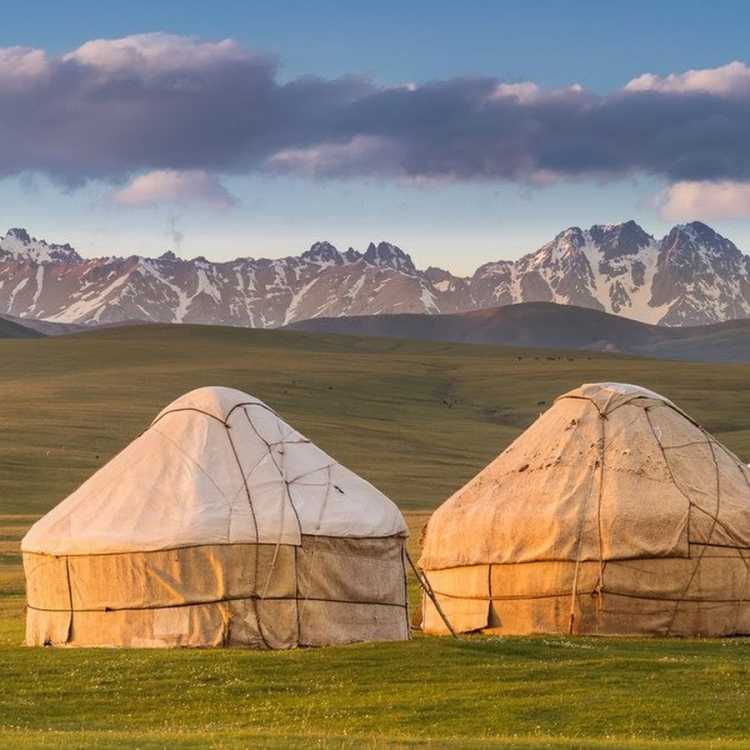 Юрта на белом фоне