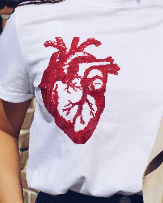 Вышивка крестиком на футболке