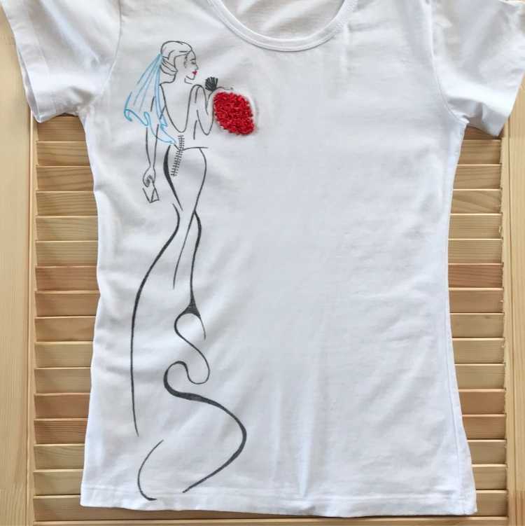 Футболка с вышивкой