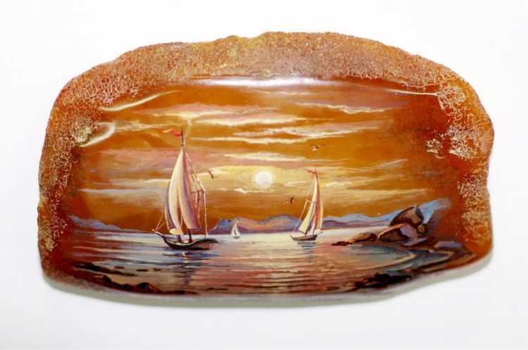 Инкрустация янтарем по дереву