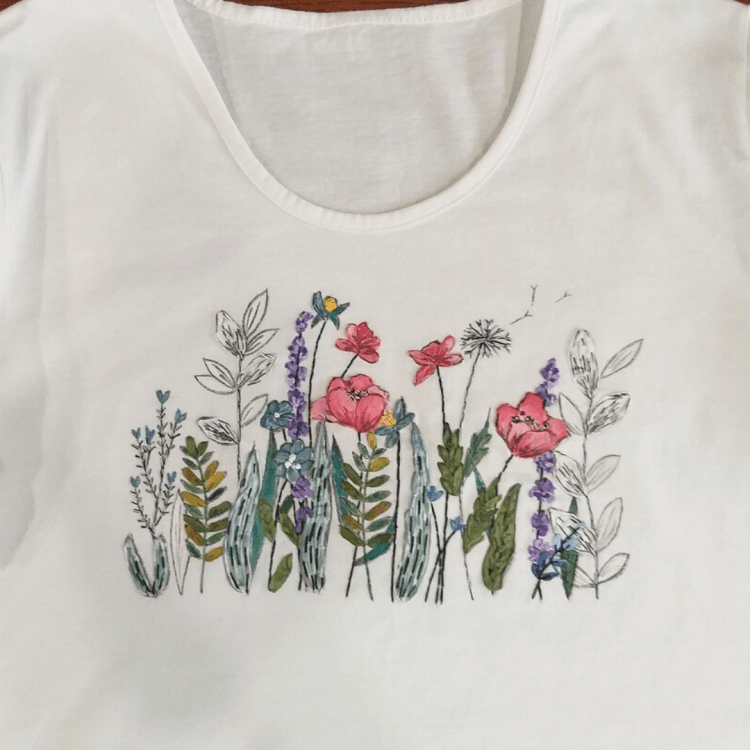 Вышивка лентами на футболке