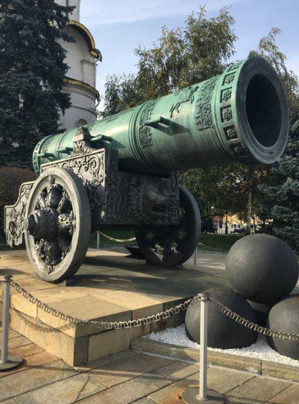 Царь пушка в Московском Кремле 1586