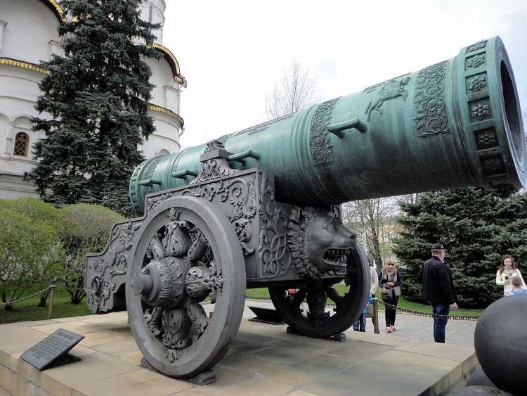 Царь пушка на прозрачном фоне