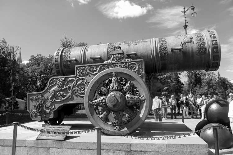 Царь пушка в Москве
