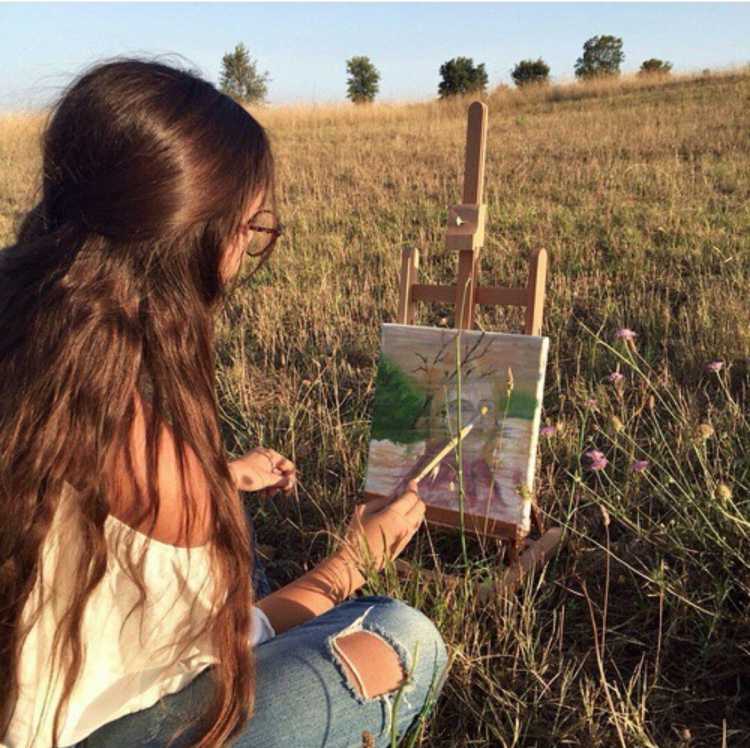 Фотосессия с мольбертом на природе