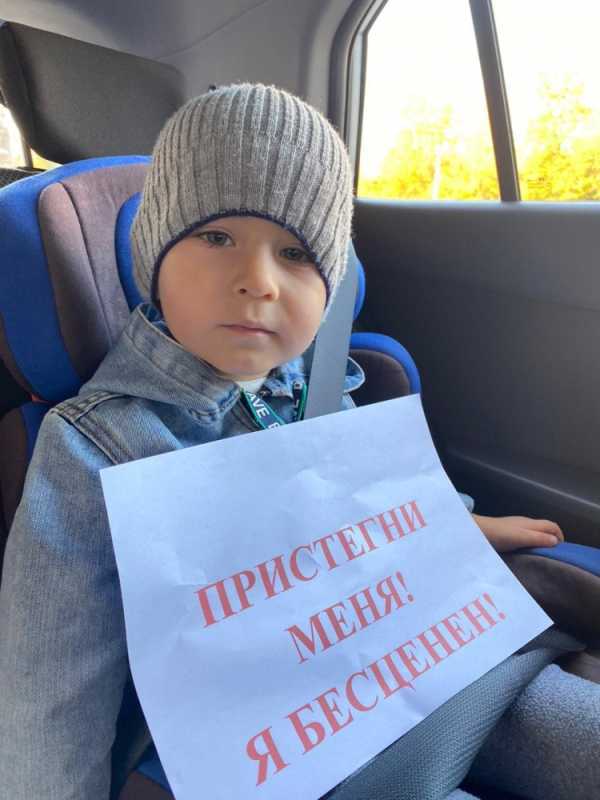 Опасность на дороге для детей с мячом