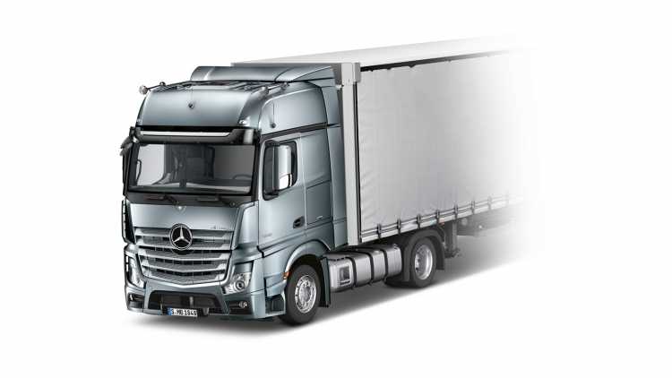 Мерседес Бенц Актрос 10 тонн на белом фоне