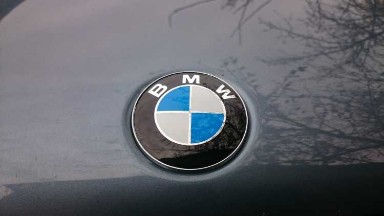 Новый значок БМВ 2019