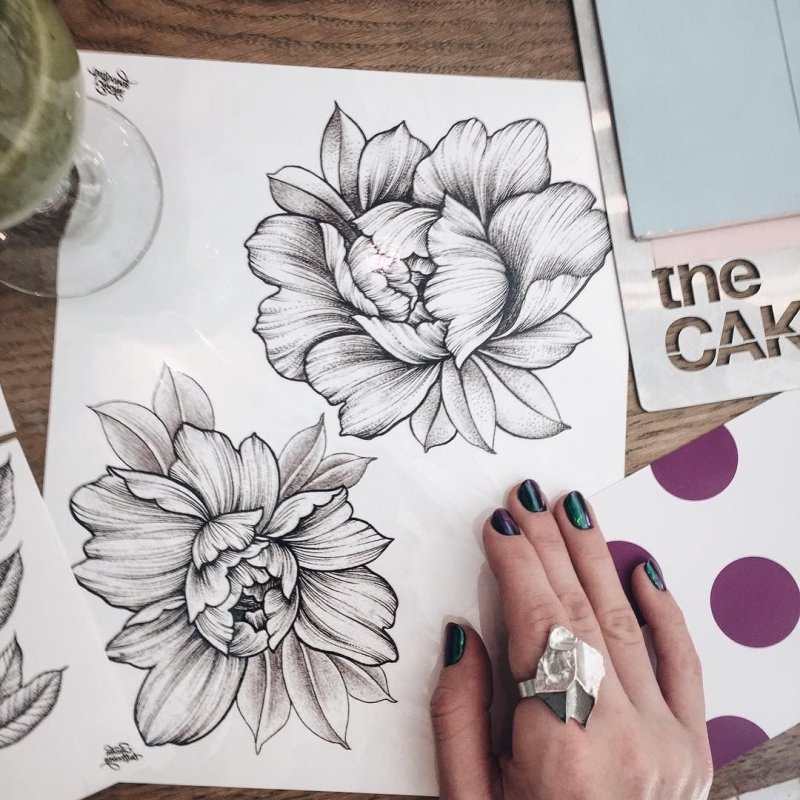 Цветы черной ручкой