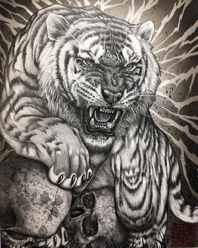 Тату тигрица в цветах