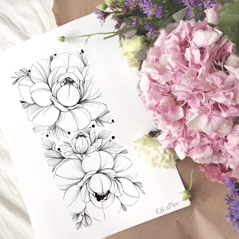 Карандашные пионы на руке тату