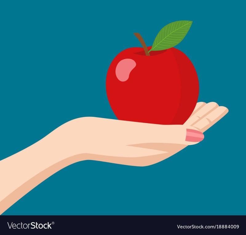 Рука держит яблоко
