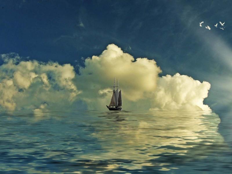 Парусник в облаках