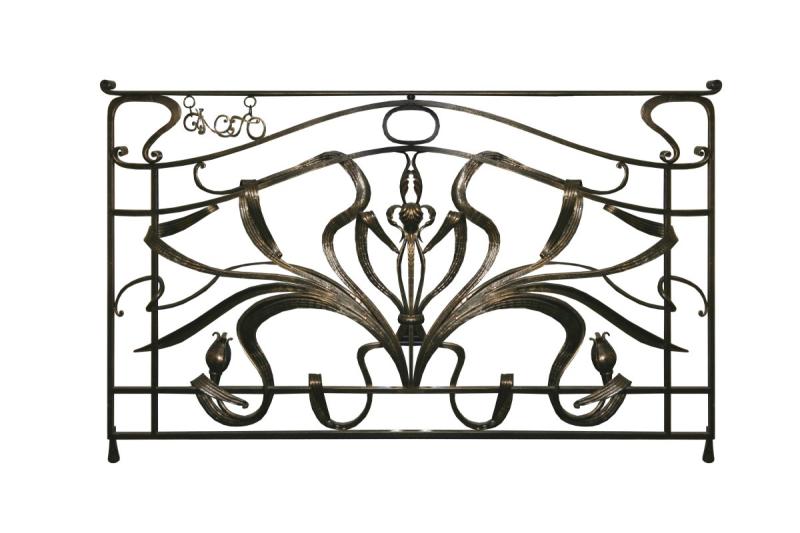 Кованые изделия на белом фоне