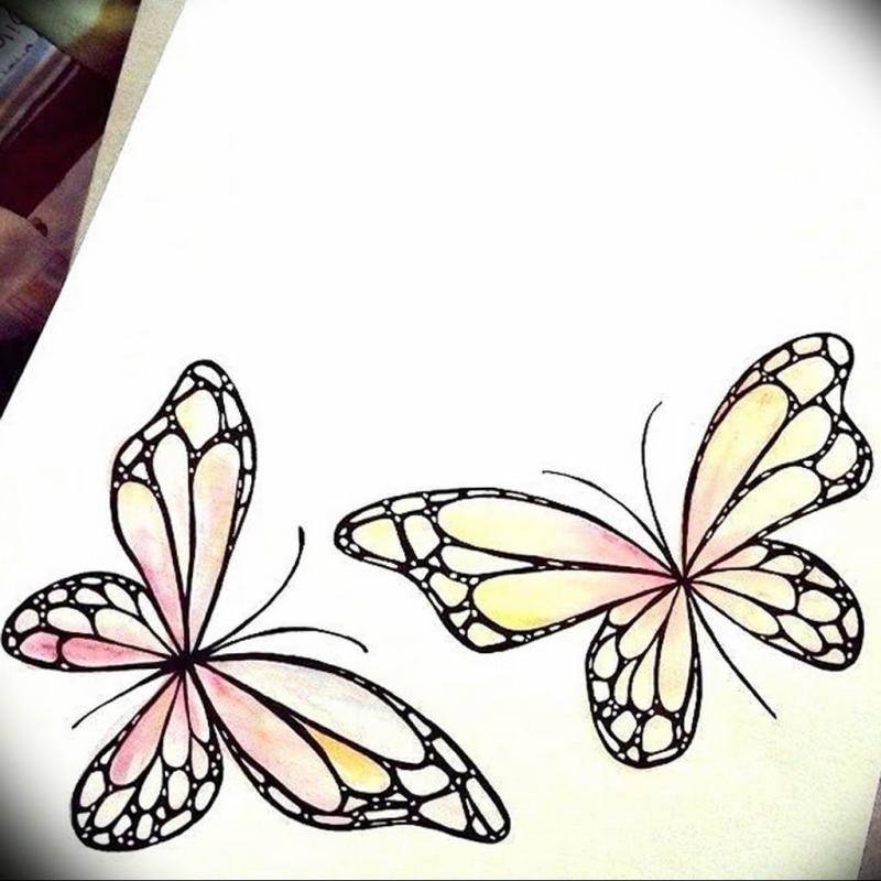 Тату бабочка легкая