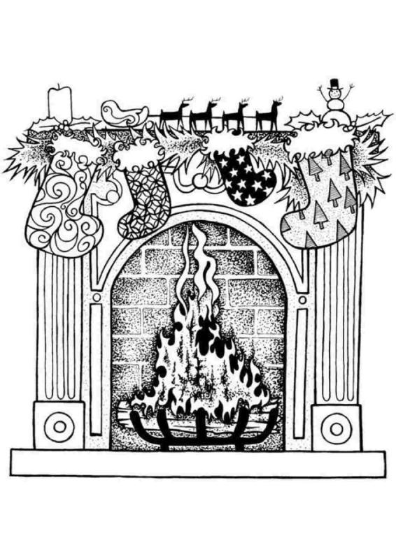 Кот в кресле у камина