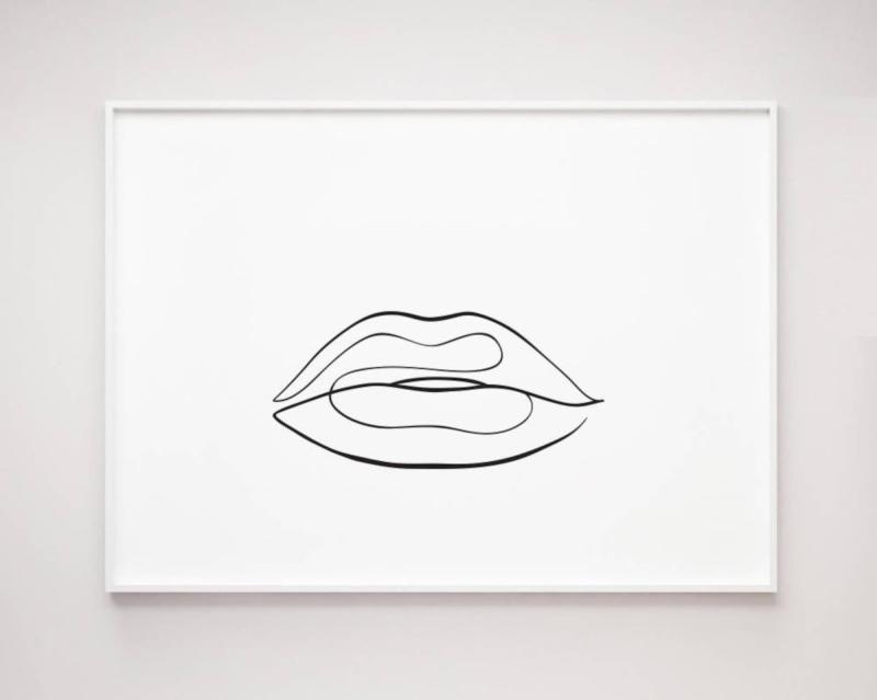 Губы одной линией