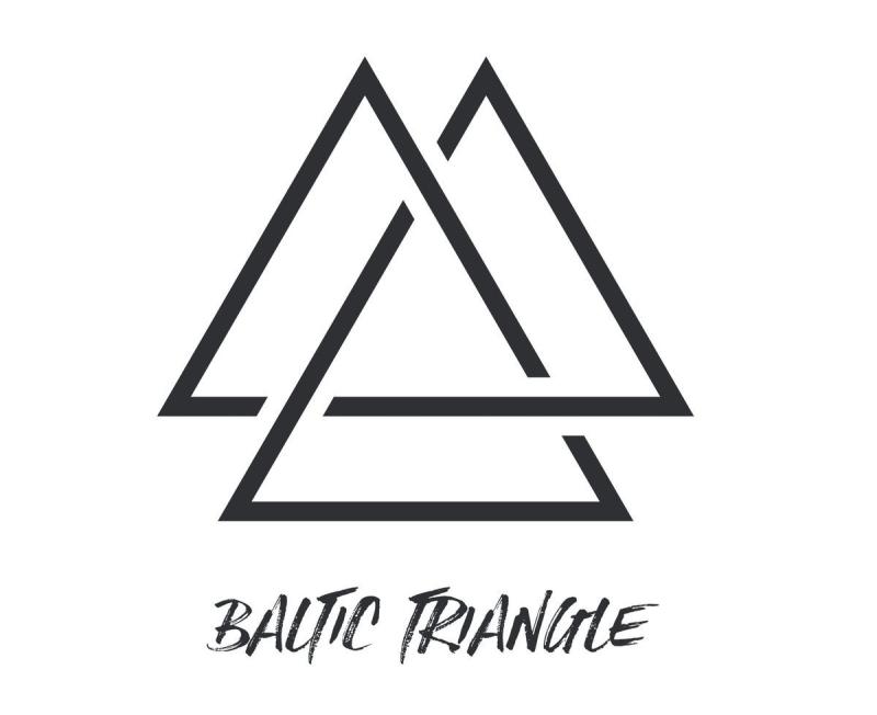 Тату три треугольника