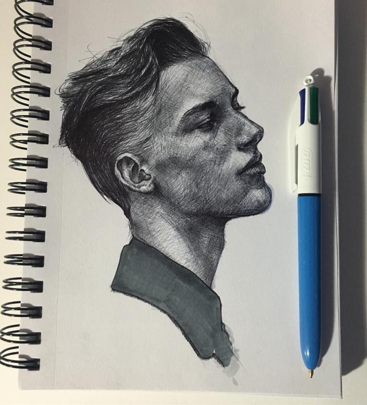 Реалистичные рисунки черной ручкой