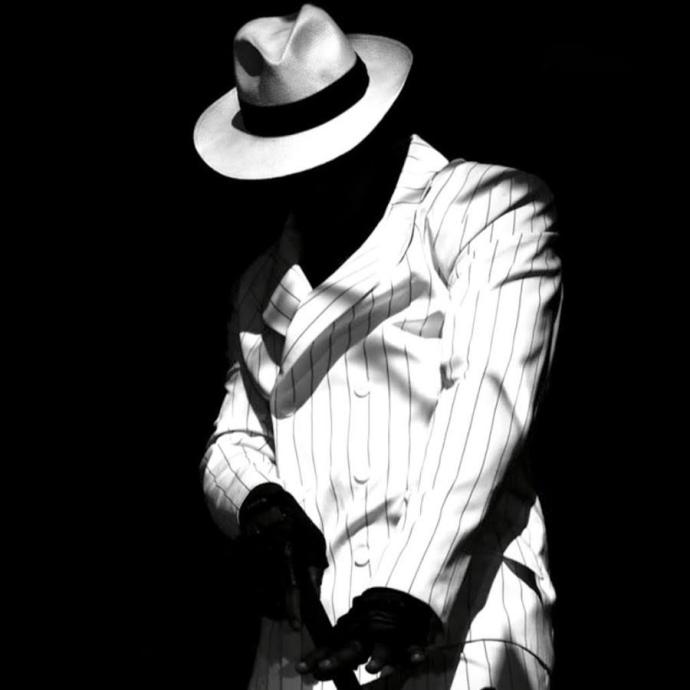 Мужчина в шляпе без лица