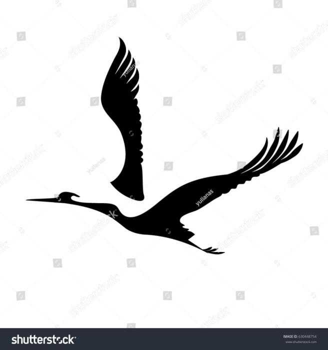 Силуэт аиста в полете